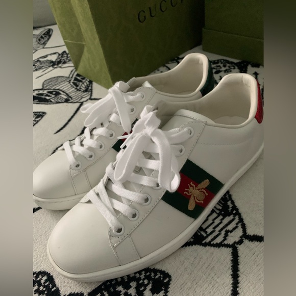 Gucci sneakers. Great condition. Comes with box, bag, dust bags, and laces. - Picture 6 of 7